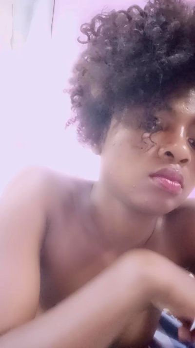 Louisia live cam on Cam4