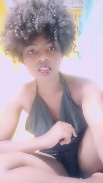 Louisia live cam on Cam4