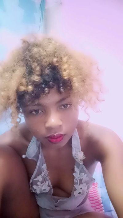 Louisia live cam on Cam4