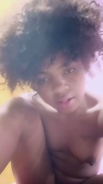 Louisia live cam on Cam4