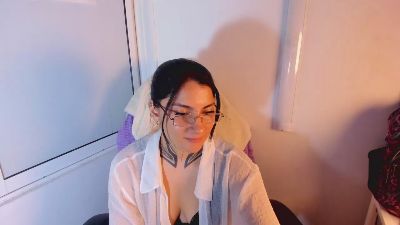 Louissa_Bennet live cam on Cam4