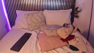 Louissa_Bennet live cam on Cam4