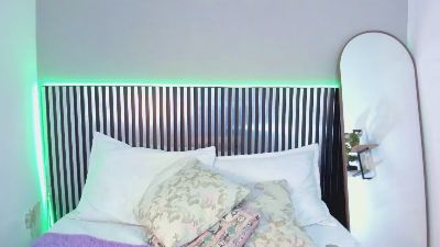 Louissa_Bennet live cam on Cam4