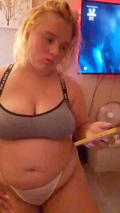 Louloute2004 live cam on Cam4