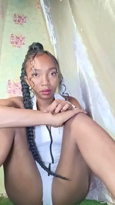 Lounah22 live cam on Cam4