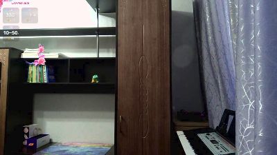 LouraTheberge live cam on Cam4