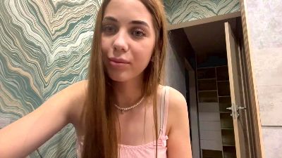 LouveniaWitzke live cam on Cam4
