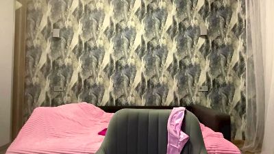 LouveniaWitzke live cam on Cam4