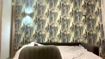 LouveniaWitzke live cam on Cam4