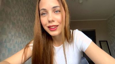 LouveniaWitzke live cam on Cam4