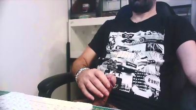 LoveBigTis live cam on Cam4