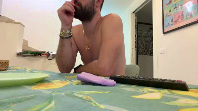 LoveBigTis live cam on Cam4