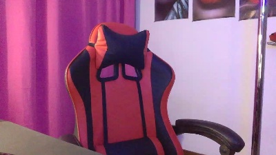 LoveLola26 live cam on Cam4