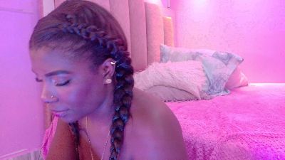 LoveQueen2 live cam on Cam4