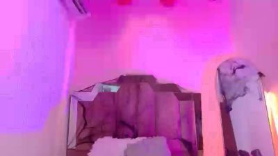 LoveQueen2 live cam on Cam4
