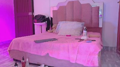 LoveQueen2 live cam on Cam4