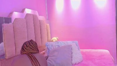 LoveQueen2 live cam on Cam4