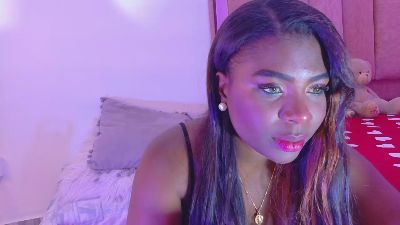 LoveQueen2 live cam on Cam4