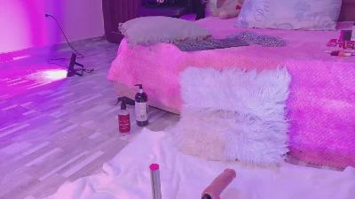 LoveQueen2 live cam on Cam4