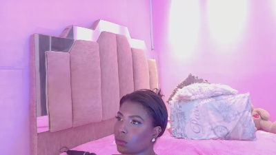 LoveQueen2 live cam on Cam4