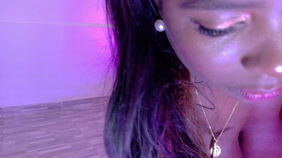 LoveQueen2 live cam on Cam4