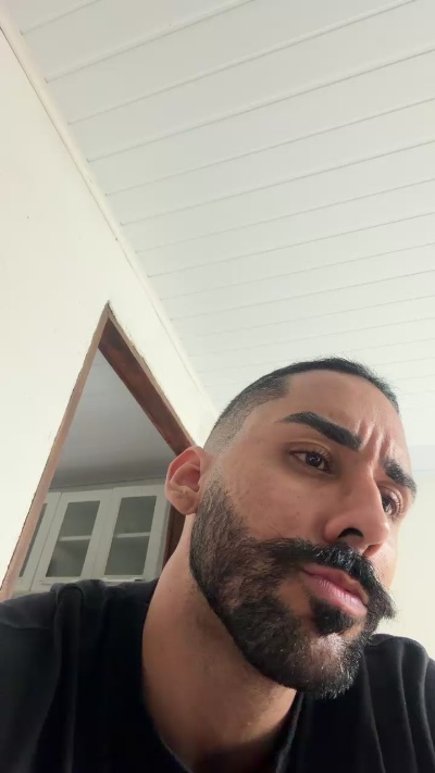 Lovebigfit live cam on Cam4