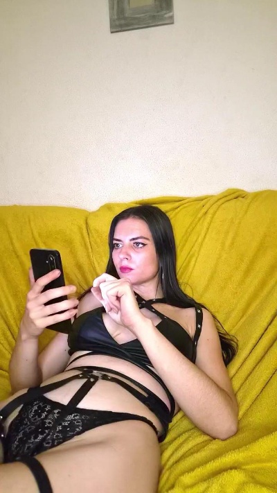 Lovecha_ live cam on Cam4