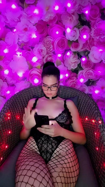 Lovecha_ live cam on Cam4