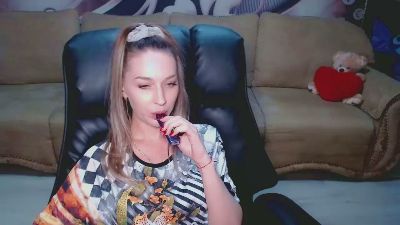 Lovellymalina live cam on Cam4