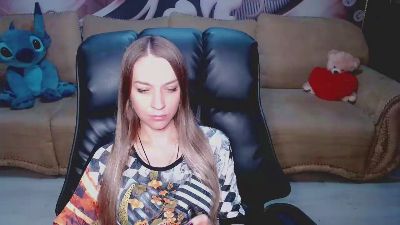 Lovellymalina live cam on Cam4