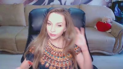 Lovellymalina live cam on Cam4