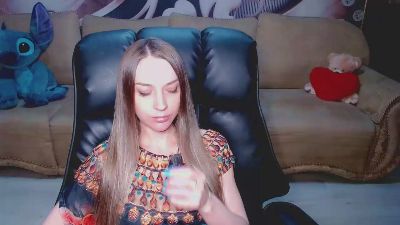 Lovellymalina live cam on Cam4