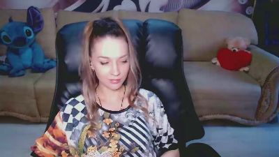 Lovellymalina live cam on Cam4