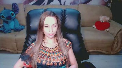 Lovellymalina live cam on Cam4