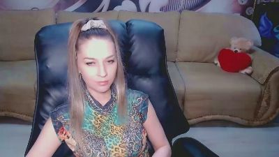 Lovellymalina live cam on Cam4