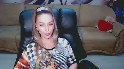 Lovellymalina live cam on Cam4
