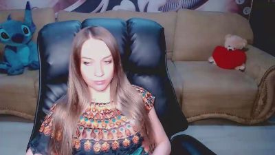 Lovellymalina live cam on Cam4