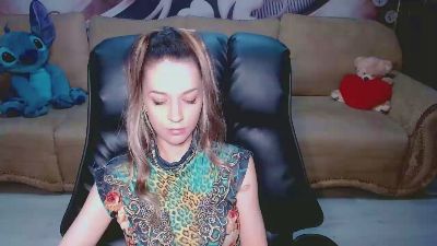 Lovellymalina live cam on Cam4