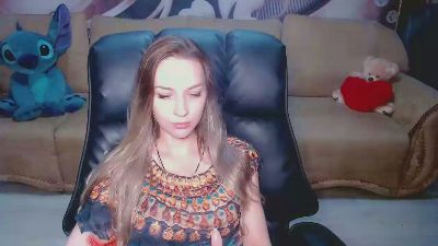 Lovellymalina live cam on Cam4