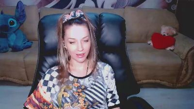 Lovellymalina live cam on Cam4