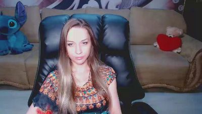 Lovellymalina live cam on Cam4