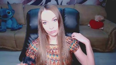 Lovellymalina live cam on Cam4