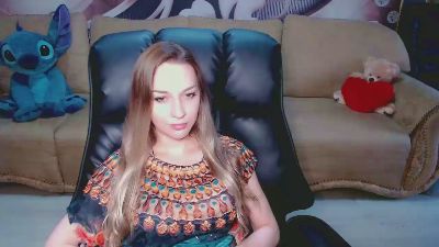 Lovellymalina live cam on Cam4