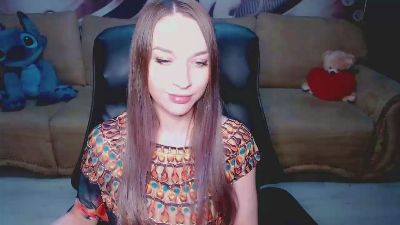 Lovellymalina live cam on Cam4