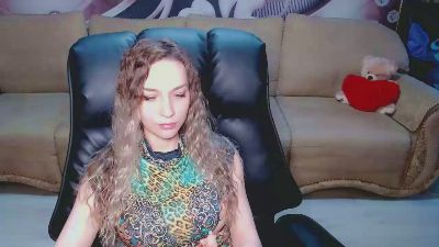 Lovellymalina live cam on Cam4