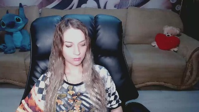 Lovellymalina live cam on Cam4