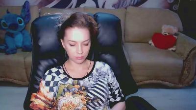Lovellymalina live cam on Cam4