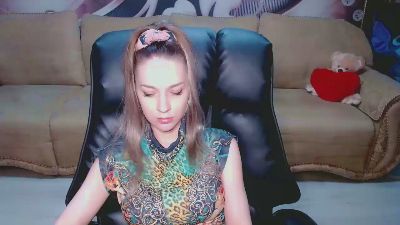 Lovellymalina live cam on Cam4