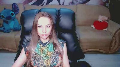 Lovellymalina live cam on Cam4