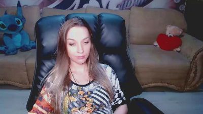 Lovellymalina live cam on Cam4